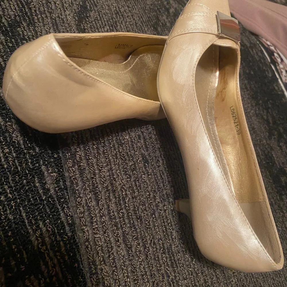 Shoes - Picture 2 of 4